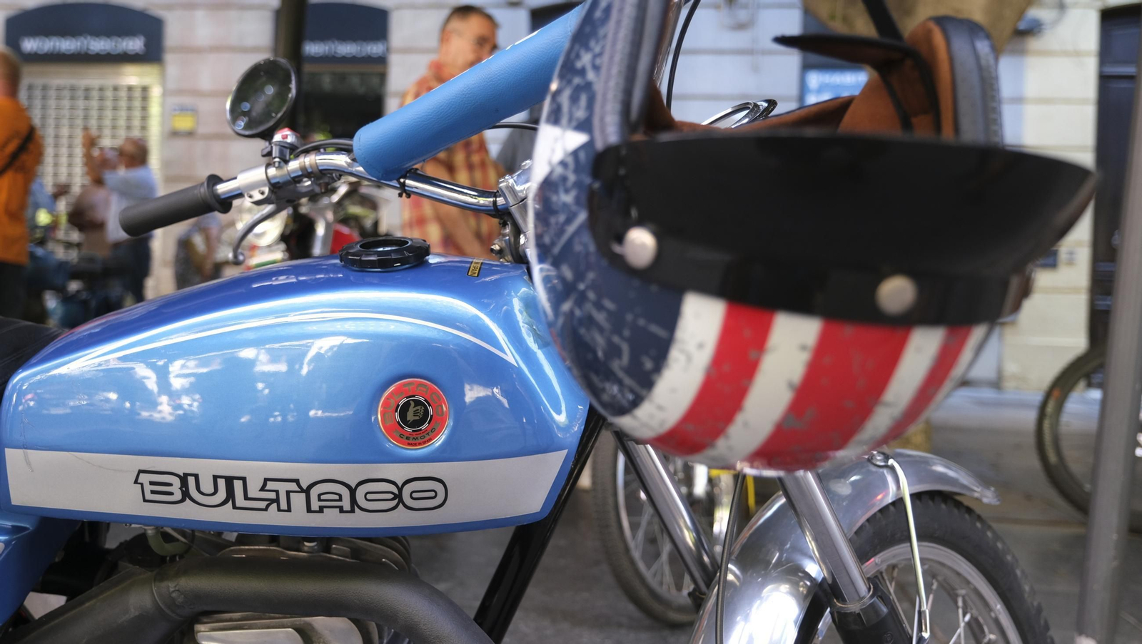 Exposición de Motos Antiguas de la Feria de Almería, en imágenes