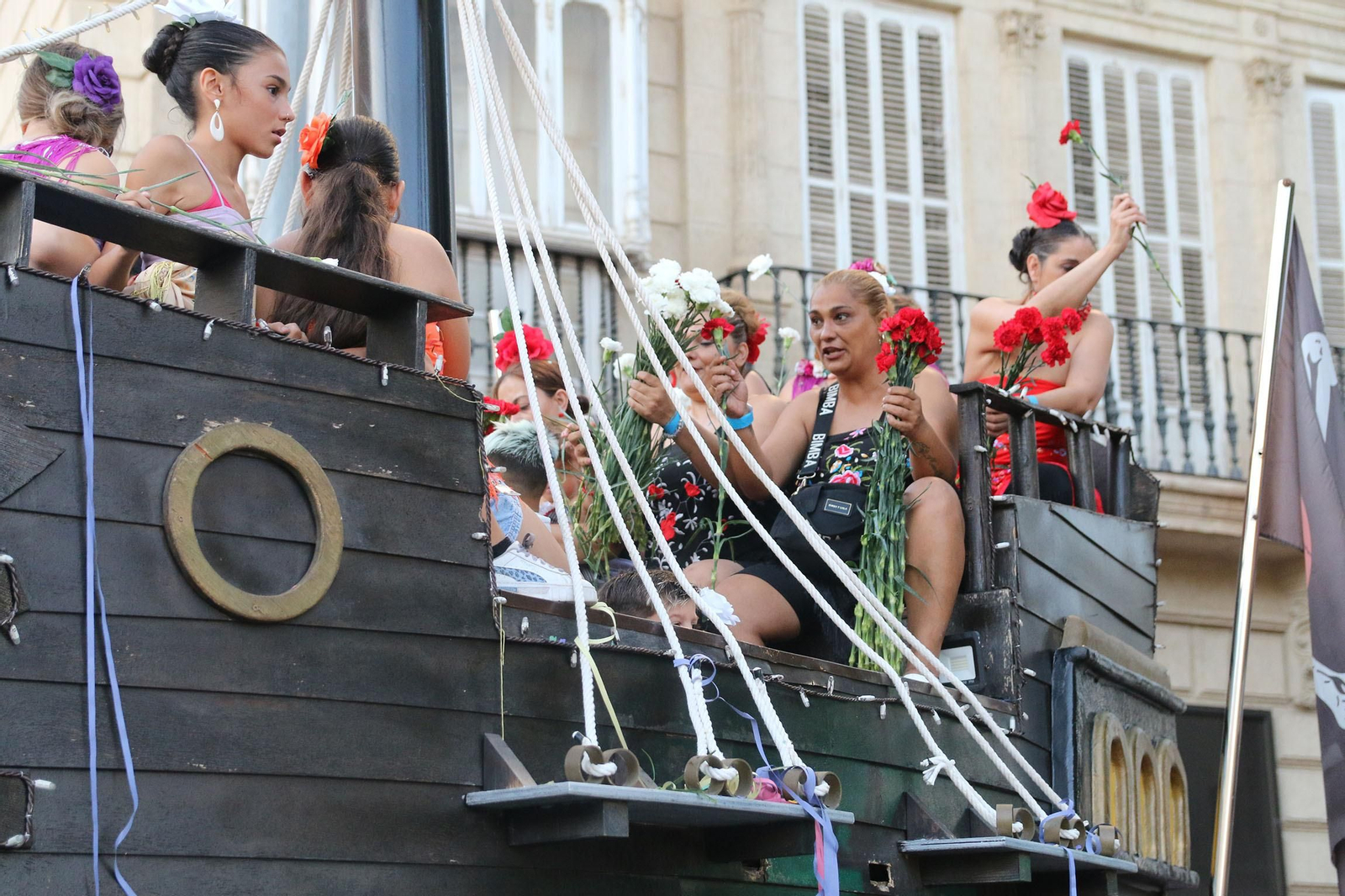 Las imágenes de la batalla de flores en la Feria de Almería 2023