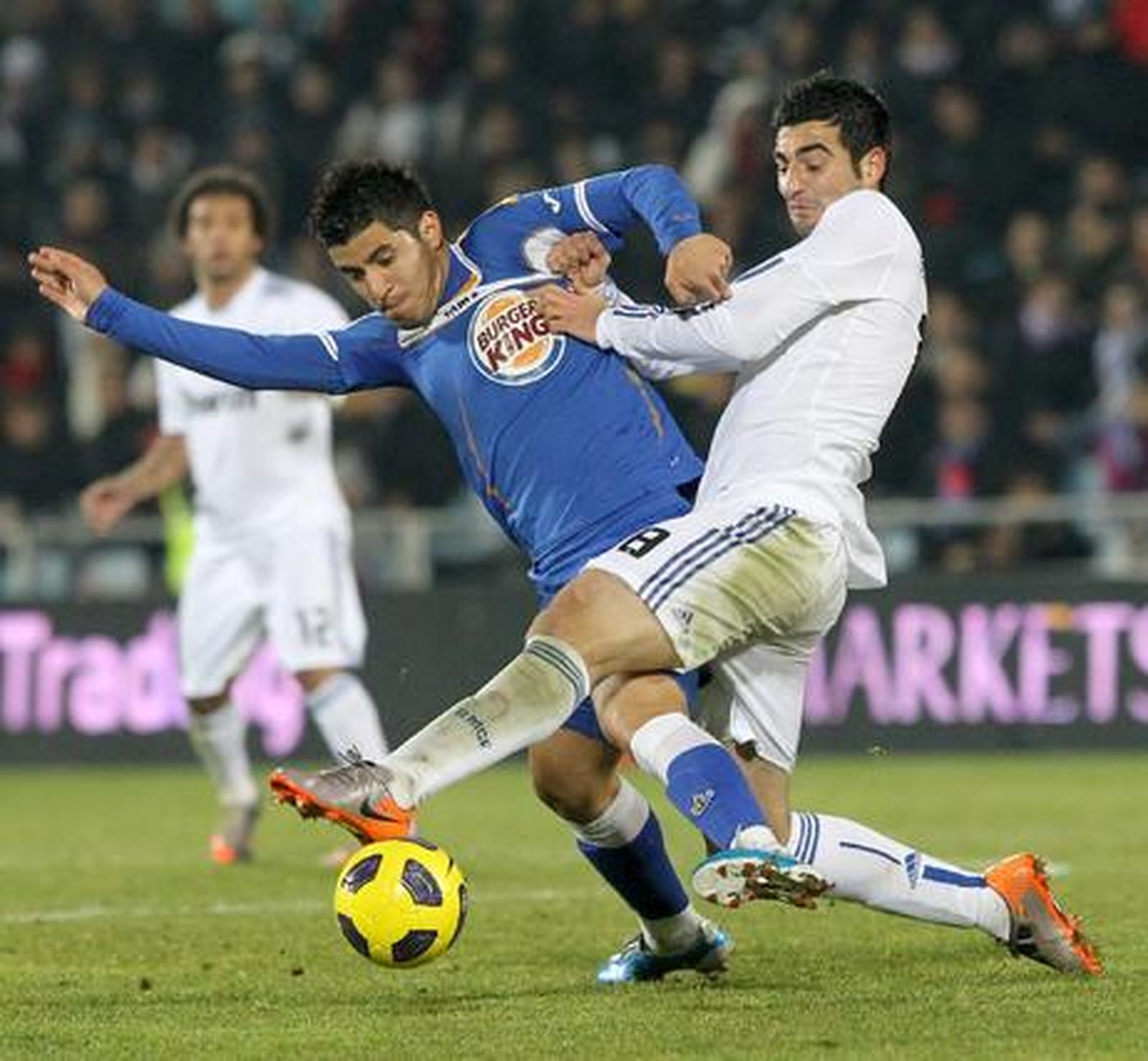 El Madrid estrena 2011 con una victoria frente al Getafe.

Foto: EFE