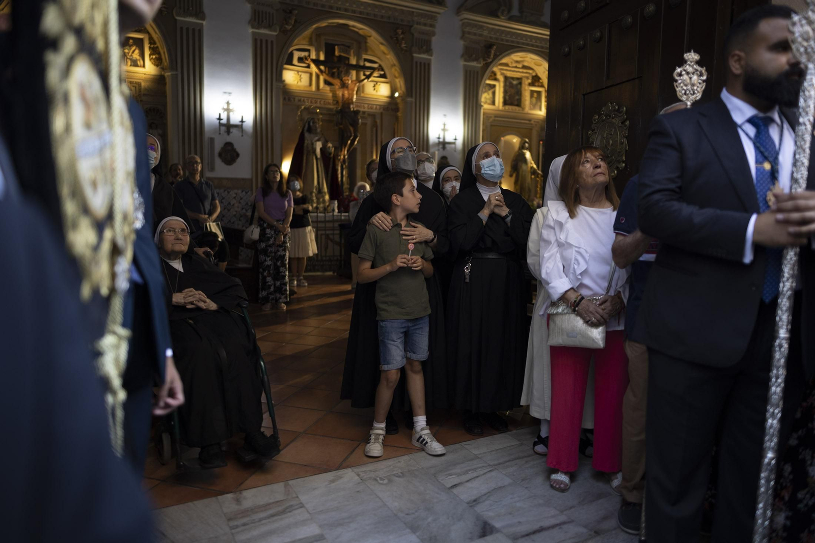 Imágenes de la salida extraordinaria de La Borriquita por las calles de Huelva
