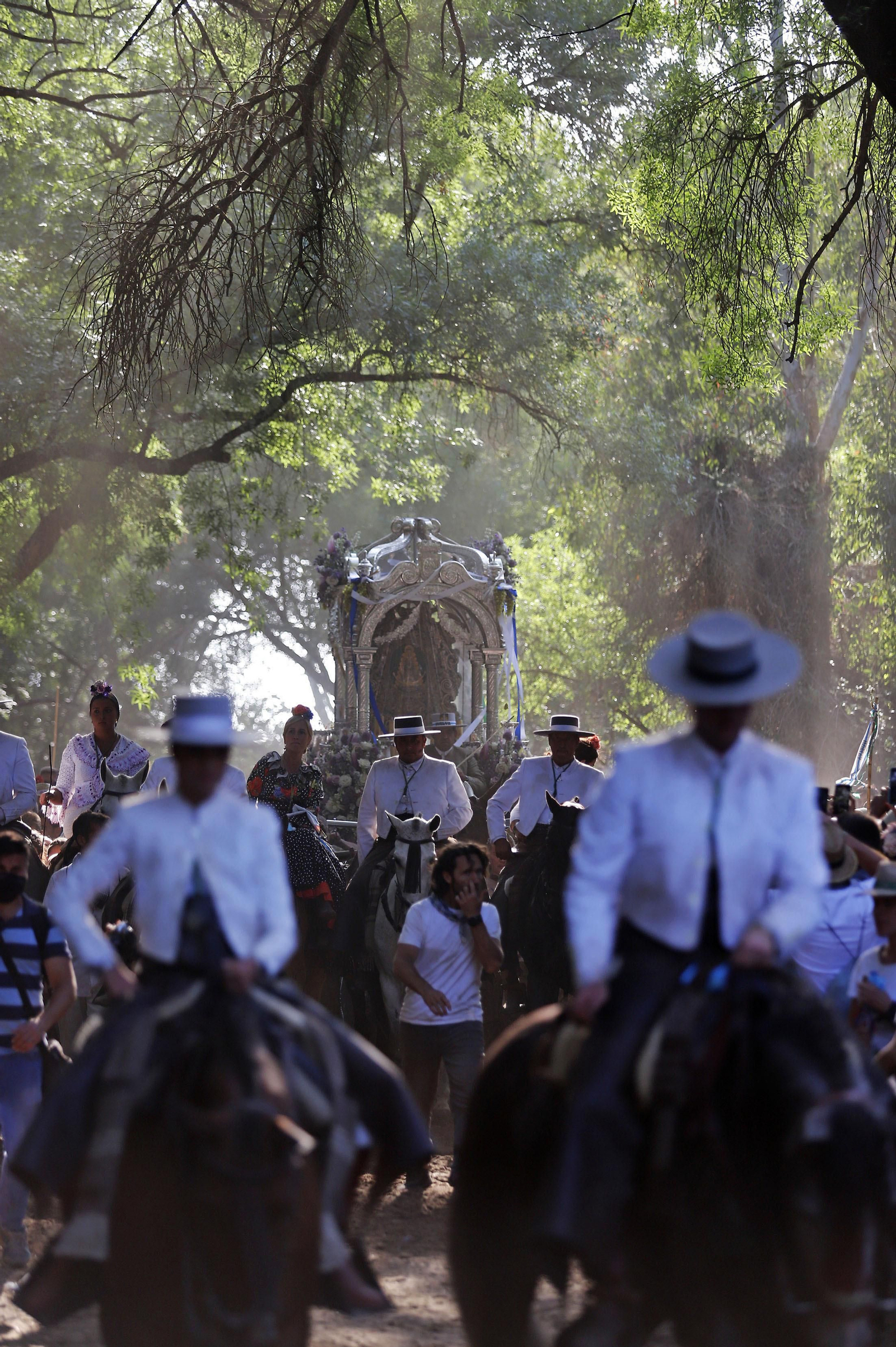El Rocío 2023: Imágenes del Camino de la Hermandad del Rocío de Huelva