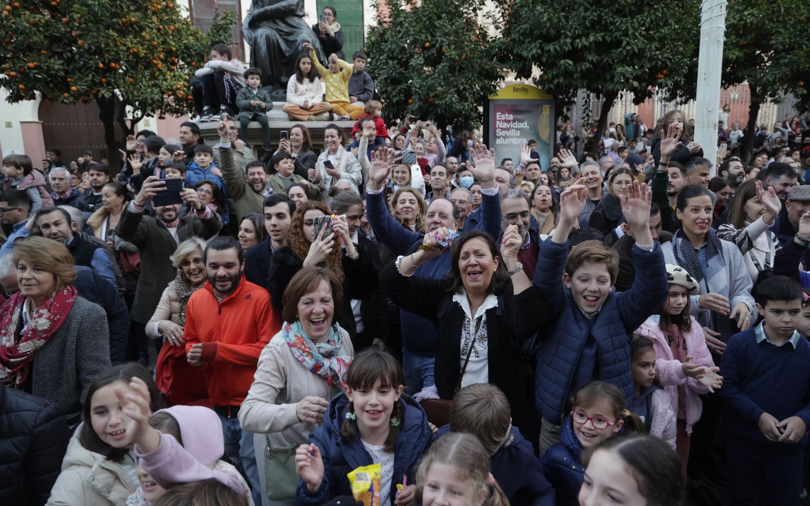 Las imágenes del Heraldo Real por las calles de Sevilla