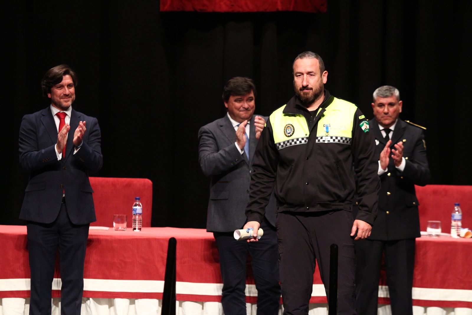 La policía Local entrega las medallas en el día de su patrón