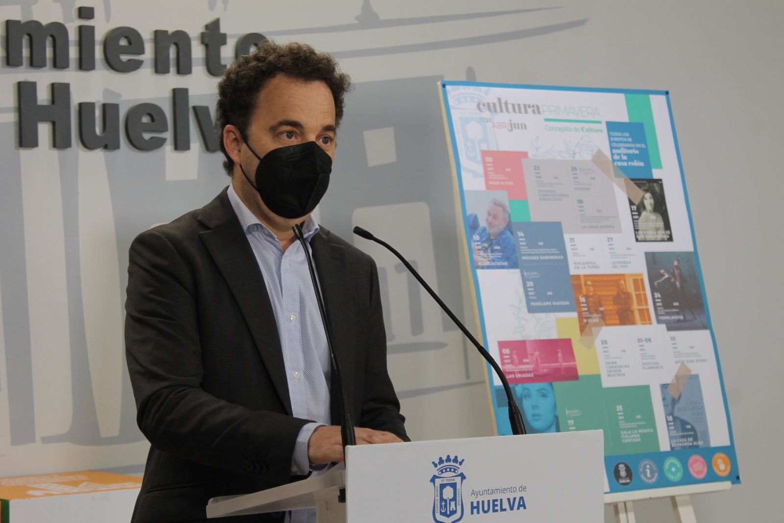 El concejal de Cultura durante la presentación de la programación cultural de esta primavera.