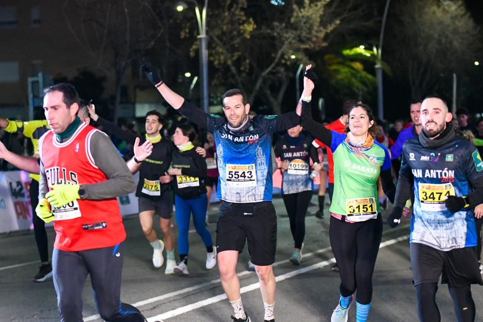 En imágenes: búscate en tu llegada a meta de la Carrera de San Antón 2025 (10)