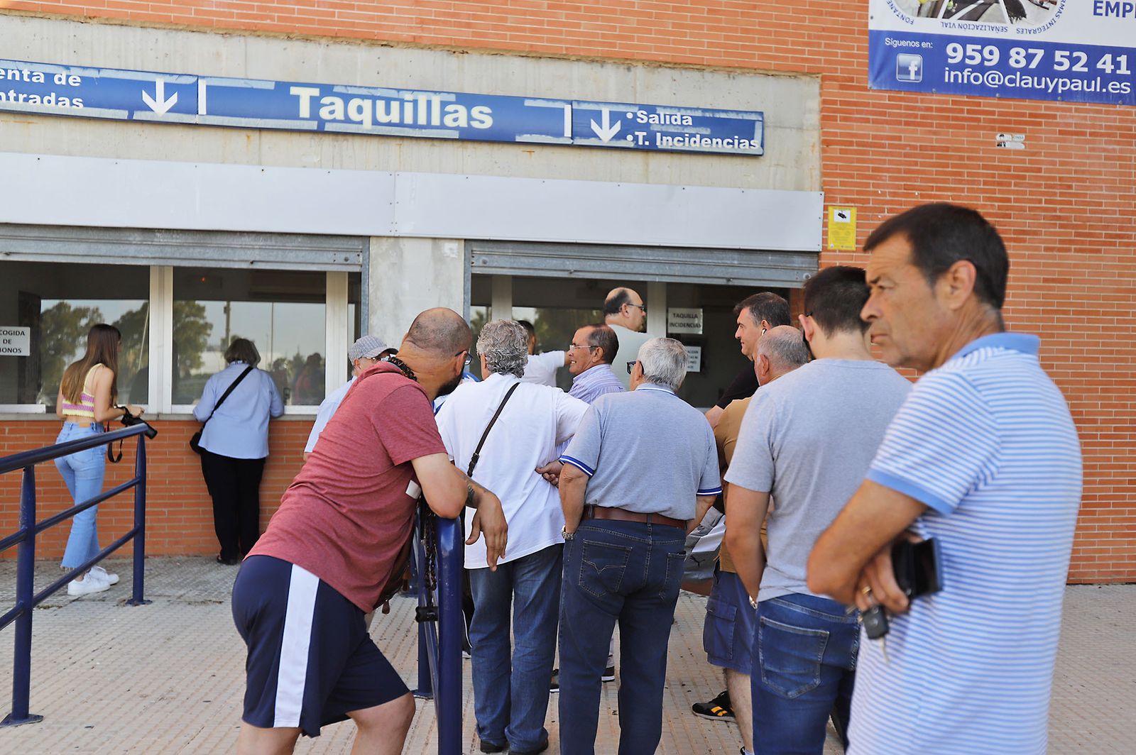 Largas colas en el Nuevo Colombino para las entradas del partido ante el Cacereño