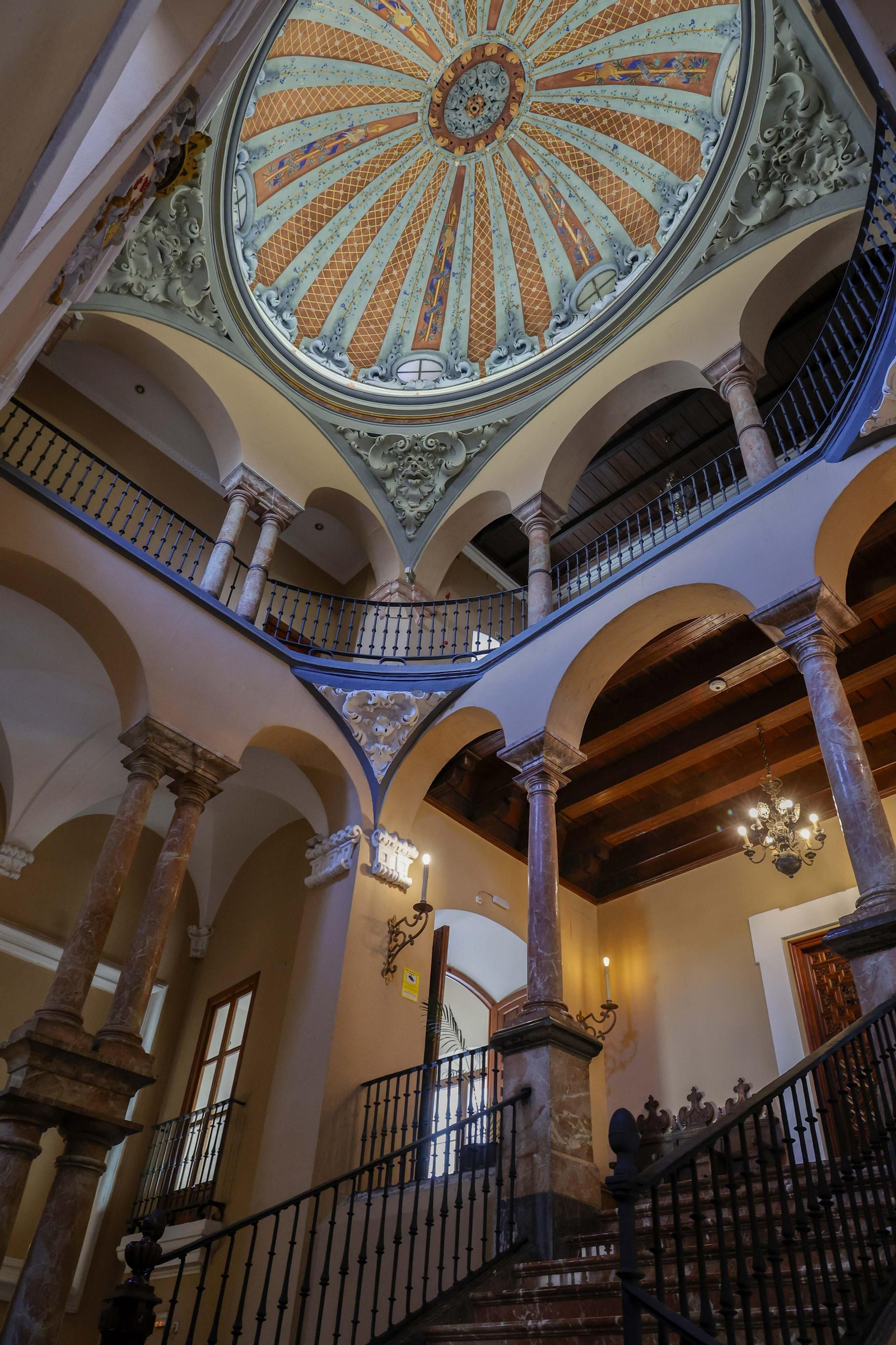 La escalera del antiguo convento de los Terceros.
