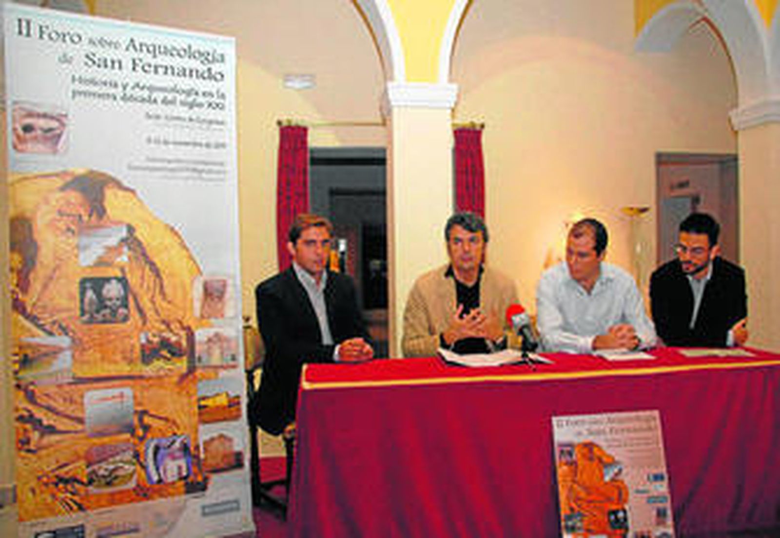 Presentación del II Foro sobre Arqueología, ayer, en el Museo Histórico de San Fernando.