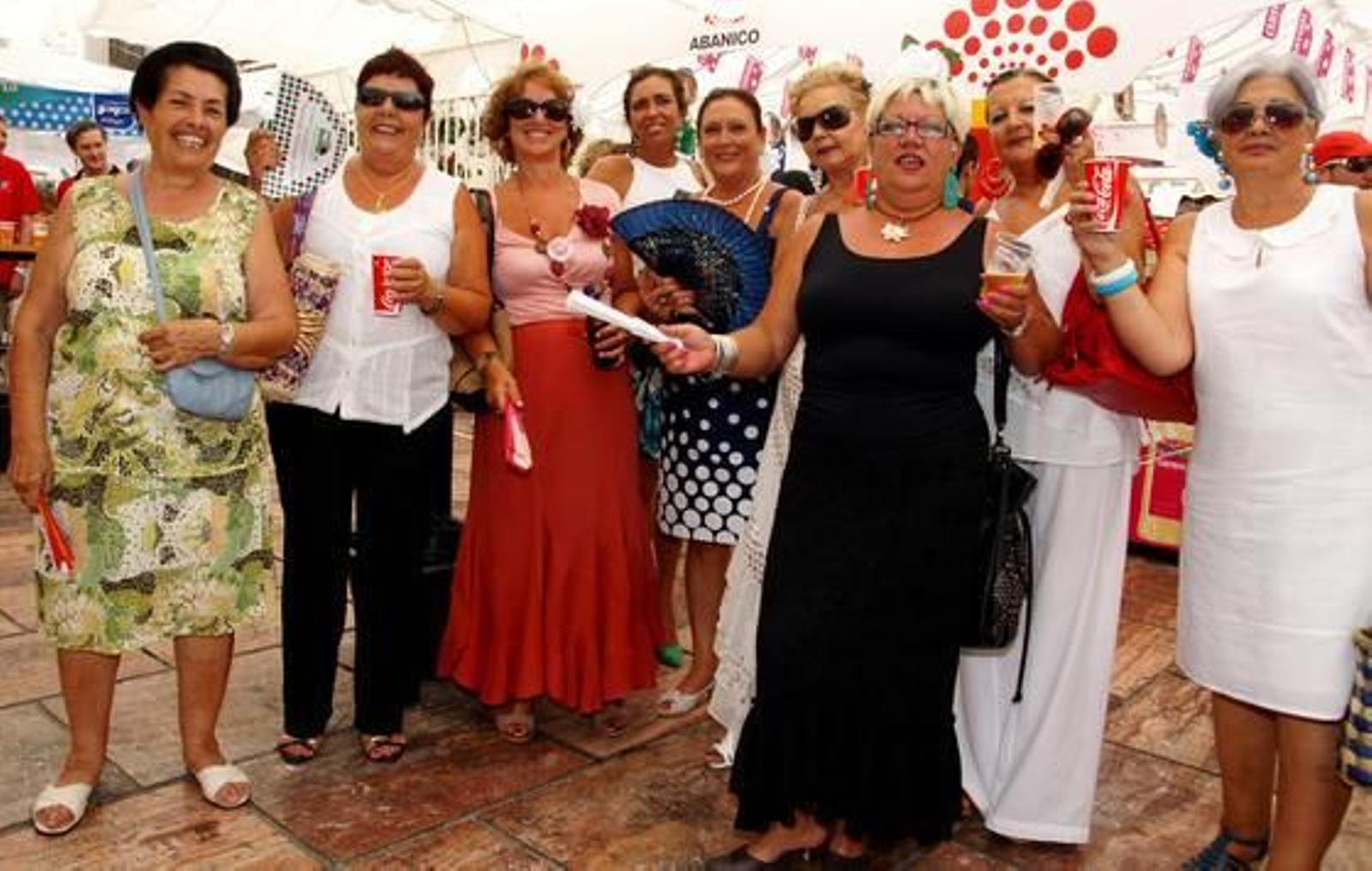 Ana, Puri, Pili, Mariló, Ana, Pepi, María, Carmen y Pilar. 

Foto: Punto Press