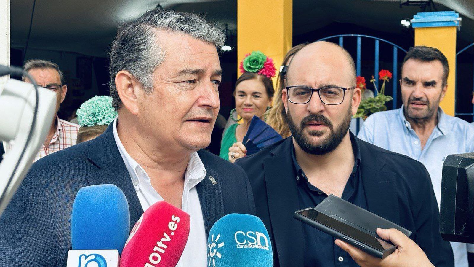 Antonio Sanz, junto al alcalde Germán Beardo, en la Feria de El Puerto.