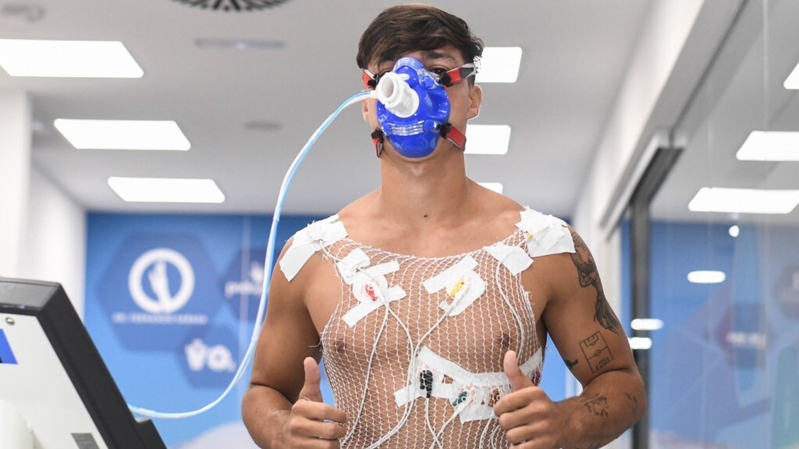 El jerezano Roberto Barba Castillo, pasando el reconocimiento médico.