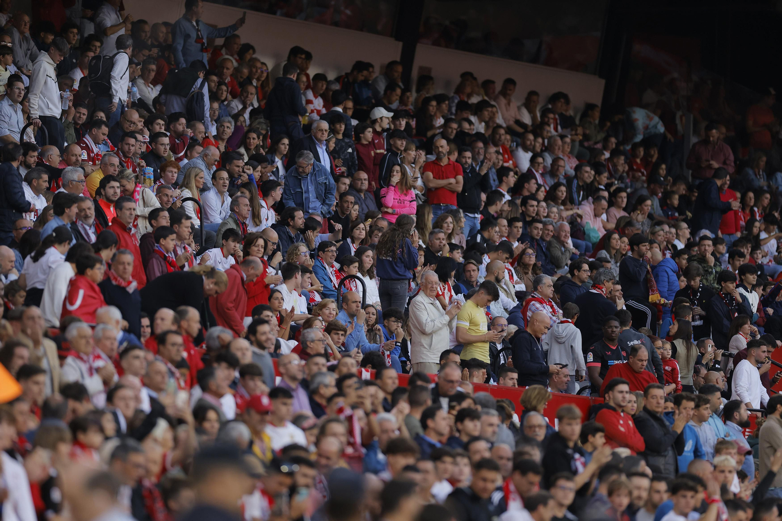 Búscate en las fotos del Sevilla-Betis