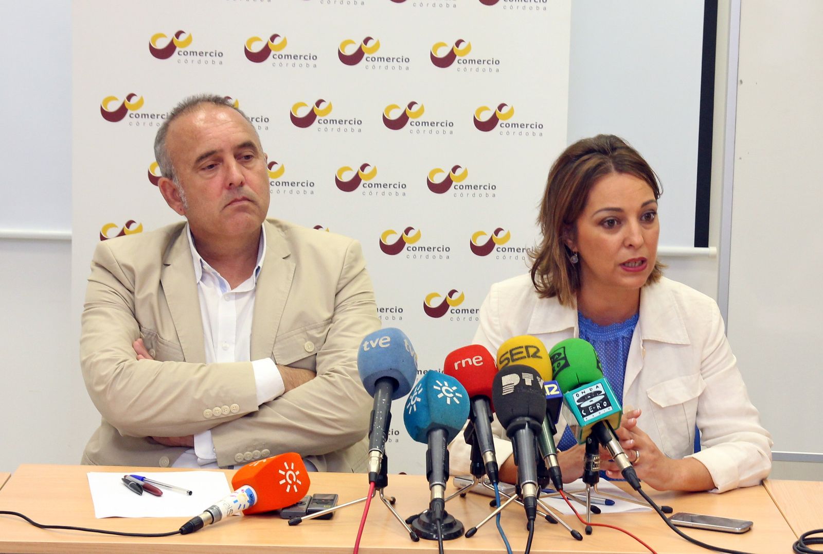 Rafael Bados, de Comercio Córdoba, junto a Isabel Ambrosio.