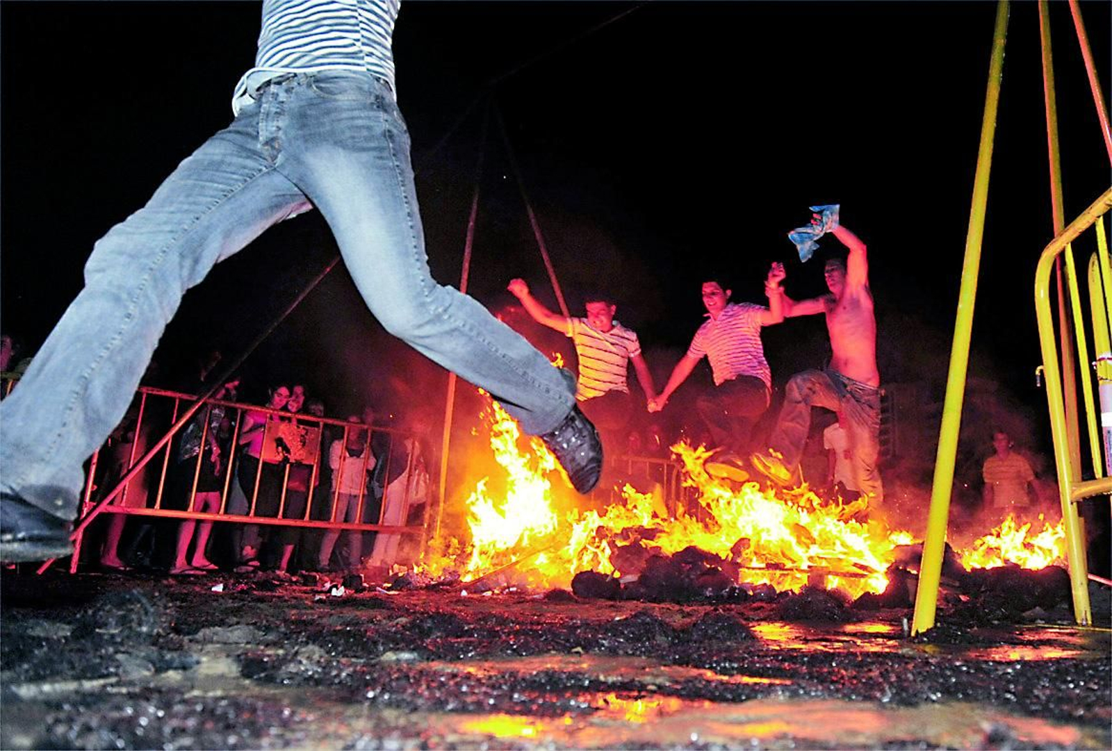 Una hoguera de San Juan en una imagen de archivo.