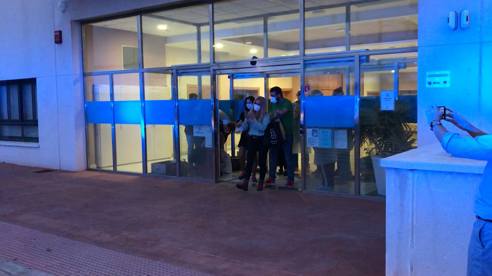 Salida tras confinamiento de 45 días de trabajadores de FAAM en imágenes