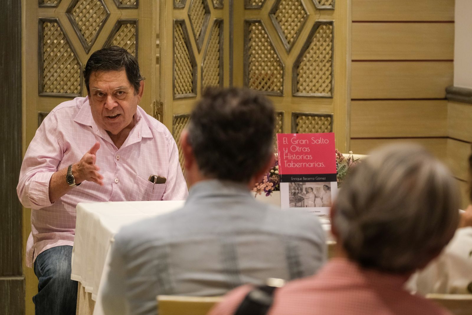 Las historias "tabernarias" de Enrique Becerra