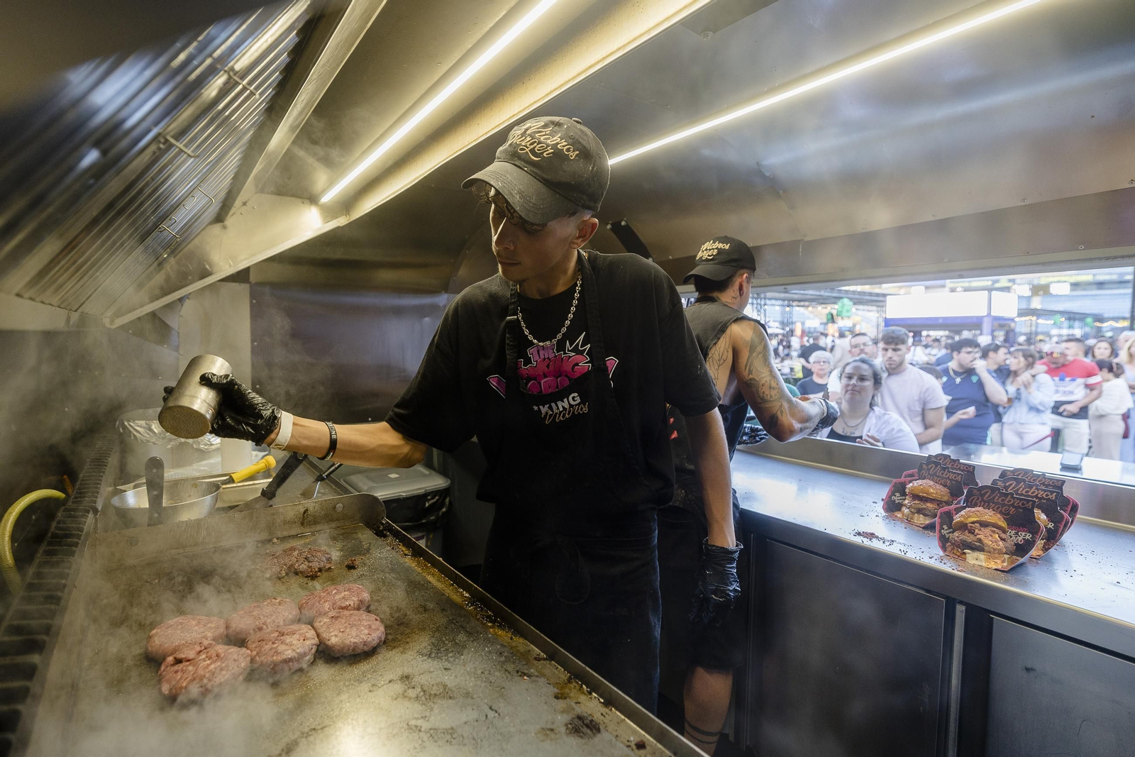 Búscate en las imágenes de la inauguración de The Champions Burger en el estadio Nuevo Mirandilla