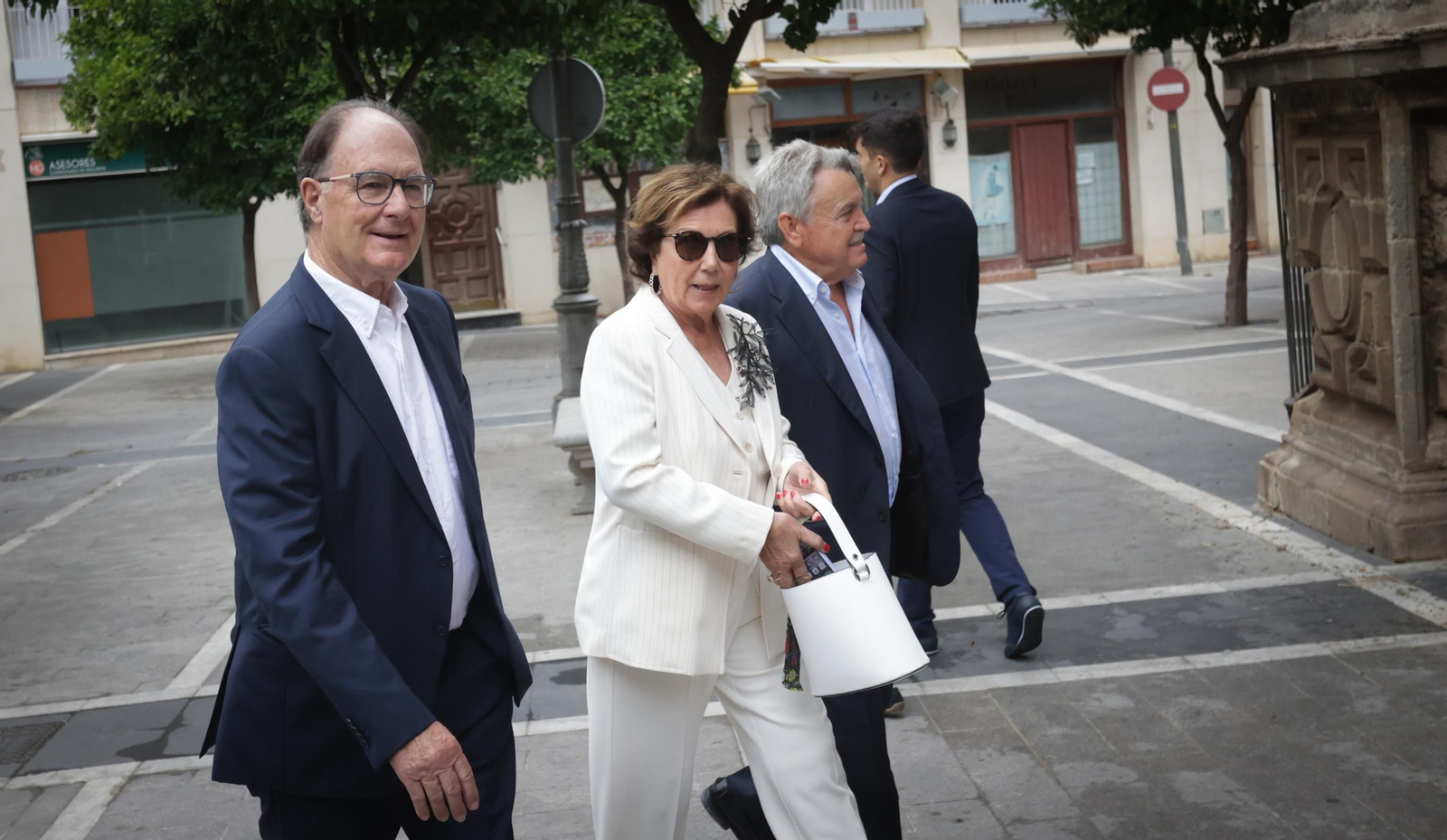 Imágenes de los asistentes a la comunión de la nieta del empresario José Luis López en Jerez