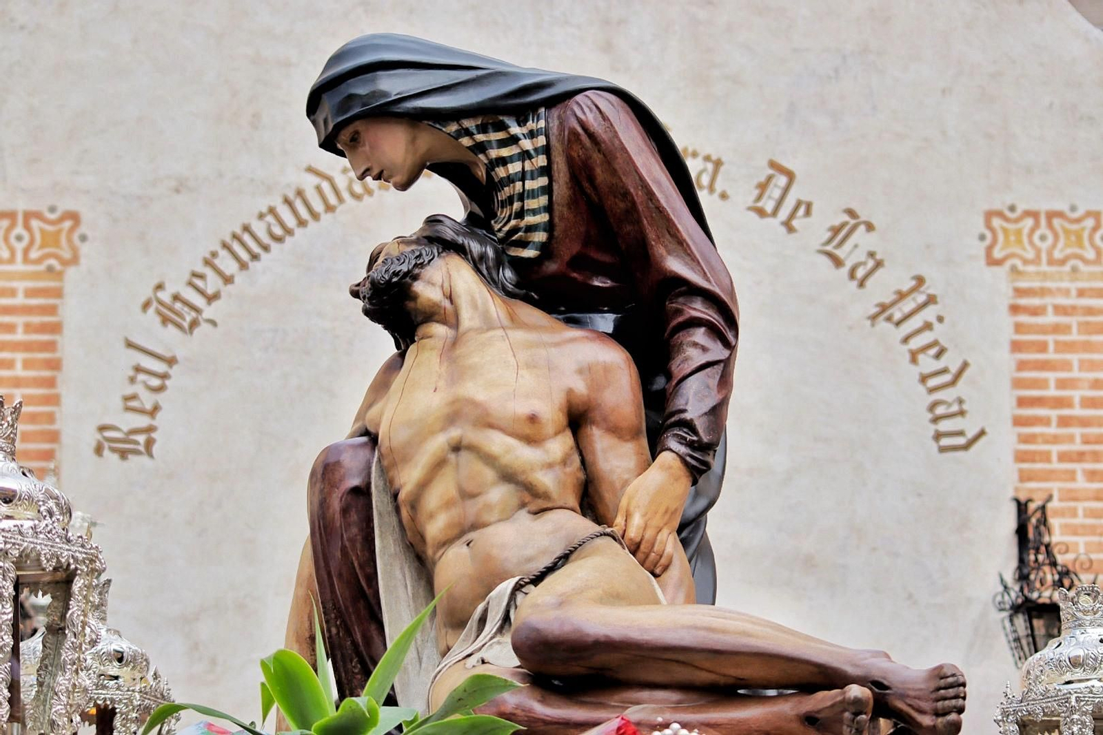 Los traslados de la Sangre y la Piedad de la Semana Santa de Málaga 2025, en imágenes