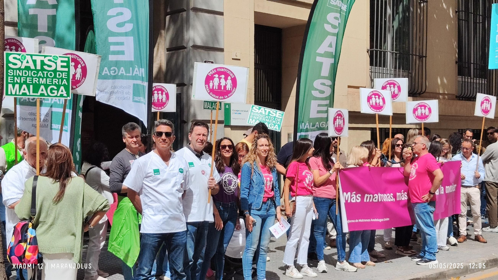 Protesta de las matronas ante la Delegación de Salud de Málaga.