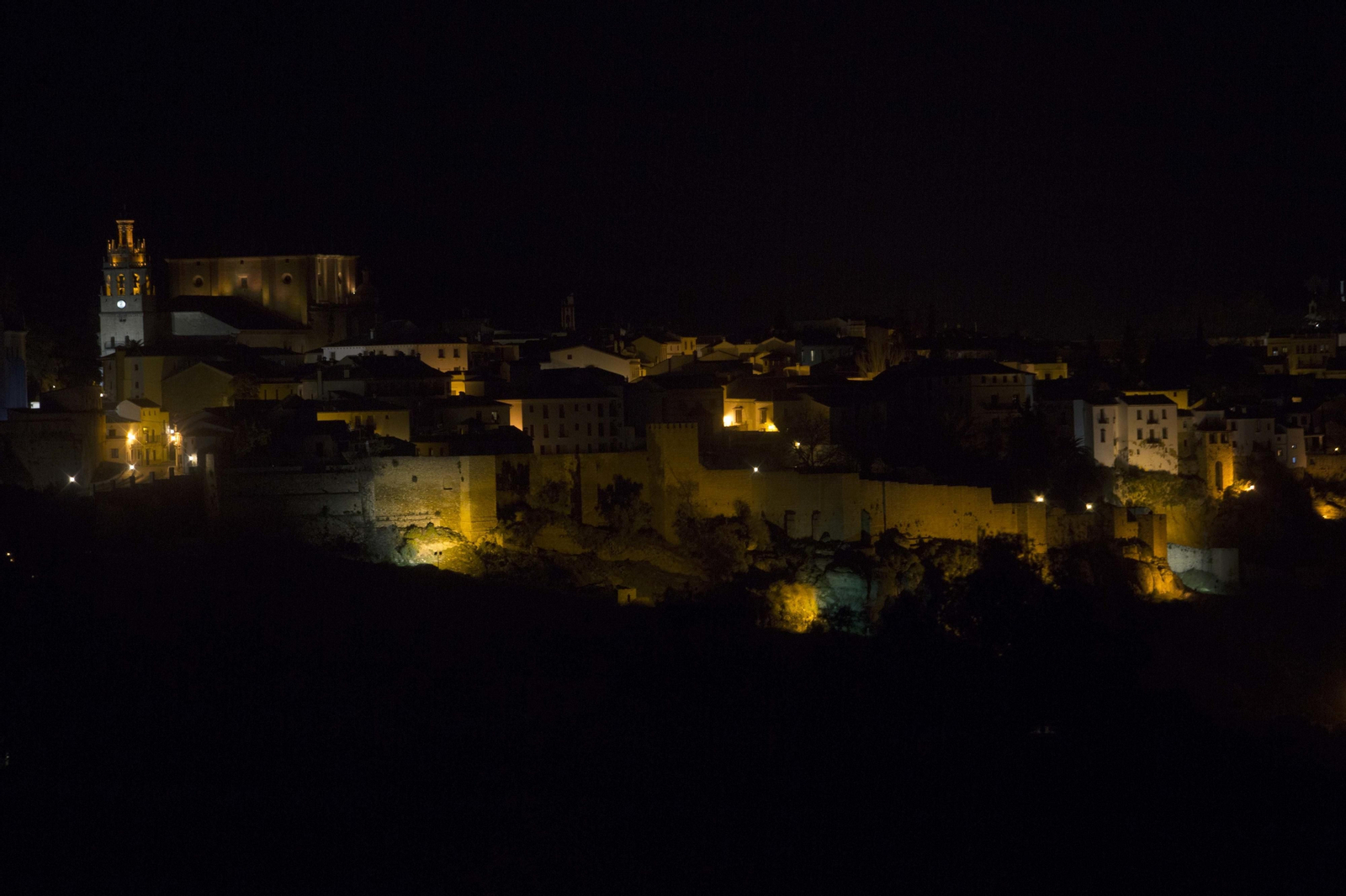 Murallas de Ronda situadas junto a la entrada desde la Costa del Sol.