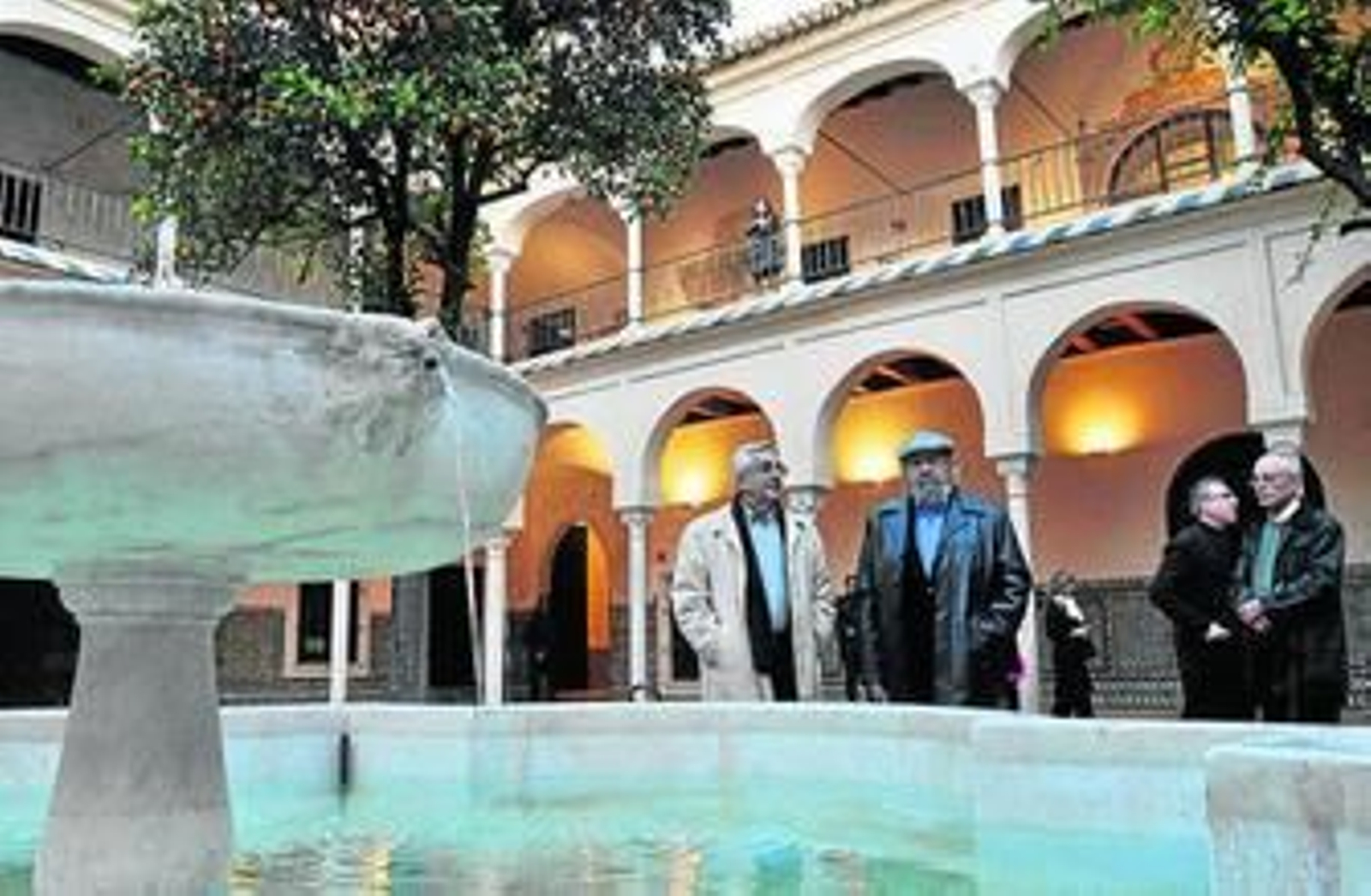 Rodríguez Almodóvar y Caballero Bonald, ayer en Santa Clara.
