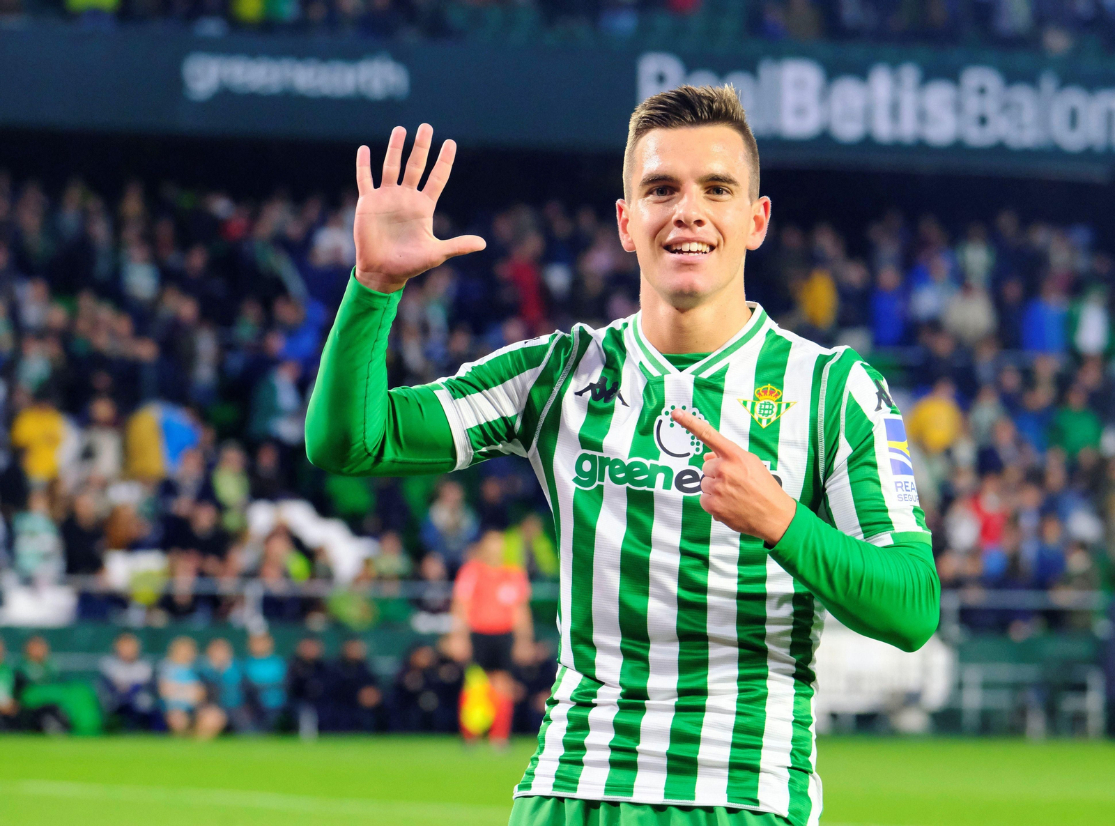 Lo Celso celebra un gol en su etapa en el Betis.
