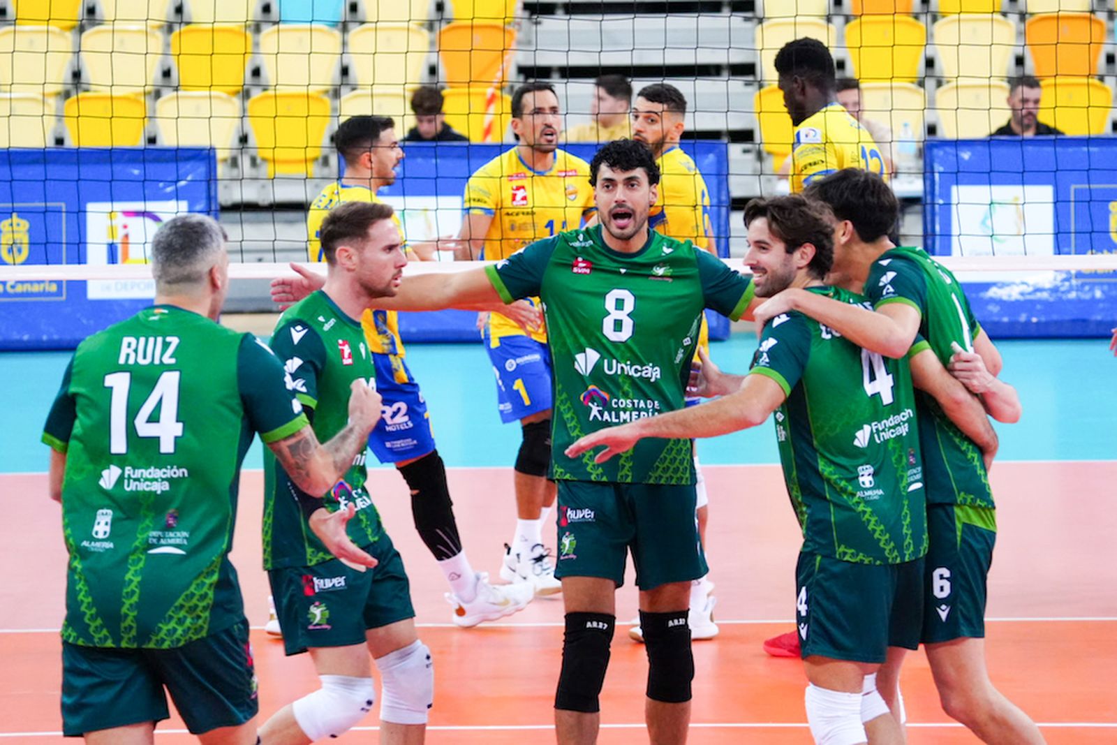 Los ahorradores celebran un punto en su visita a Guaguas con la que cerraba la primera vuelta del campeonato.