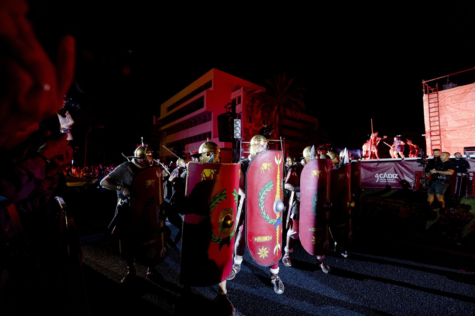Las imágenes de "Foedus, Gaditanorum", el espectáculo de clausura del festival Cádiz Romana en las Puertas de Tierra