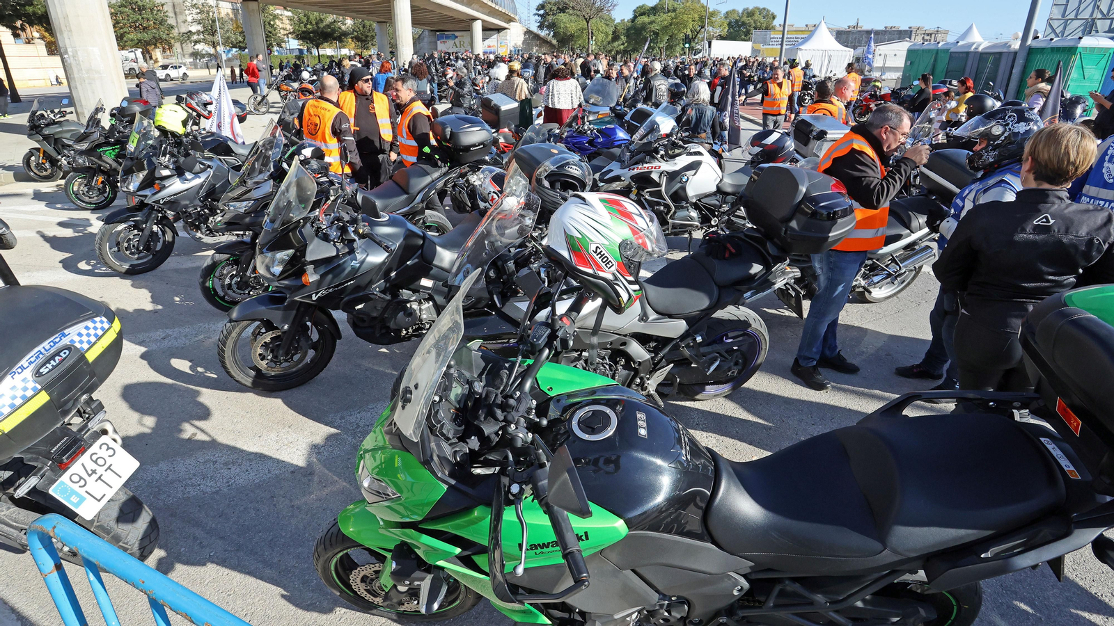La Gran Caravana Motera Solidaria se pasea por Jerez