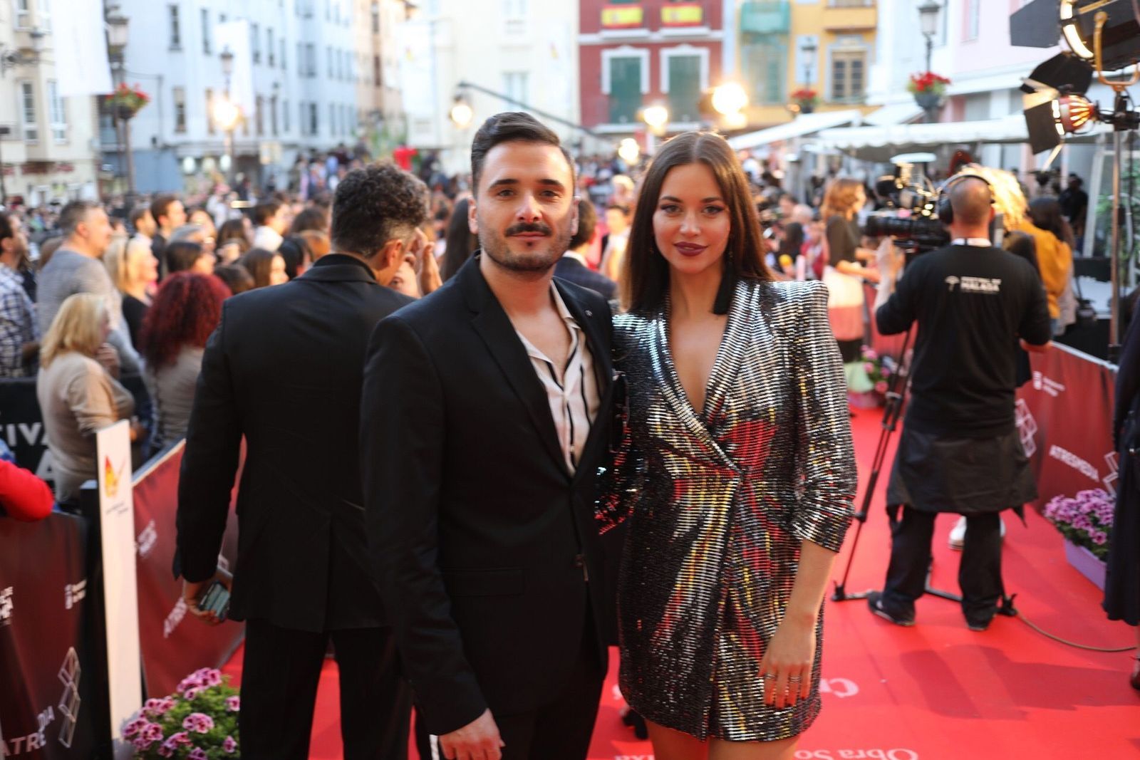El músico y compositor gaditano Riki Rivera y su pareja, Violeta Arriaza, ayer en el Festival de Cine de Málaga.