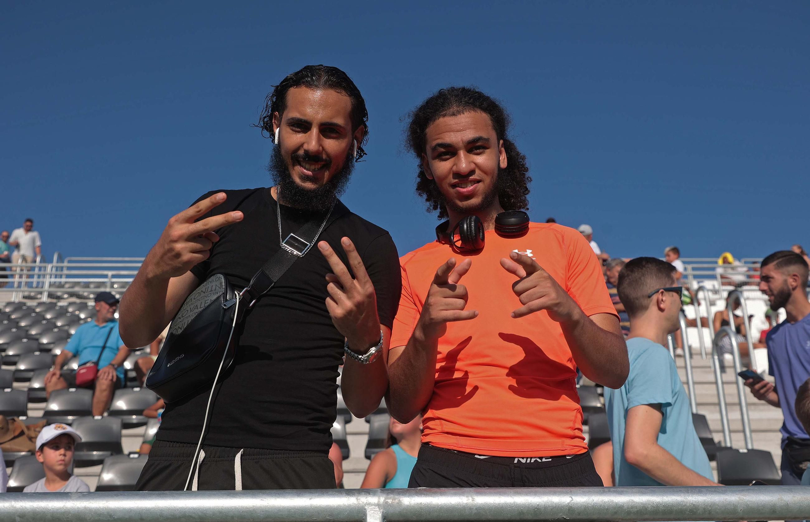 Búscate durante el Granada - Al Nassr en el Ciudad de La Línea