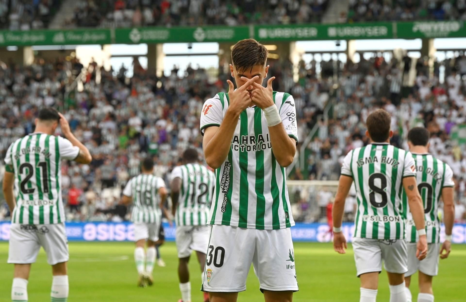 Requena celebrando su gol Requena celebrando su gol