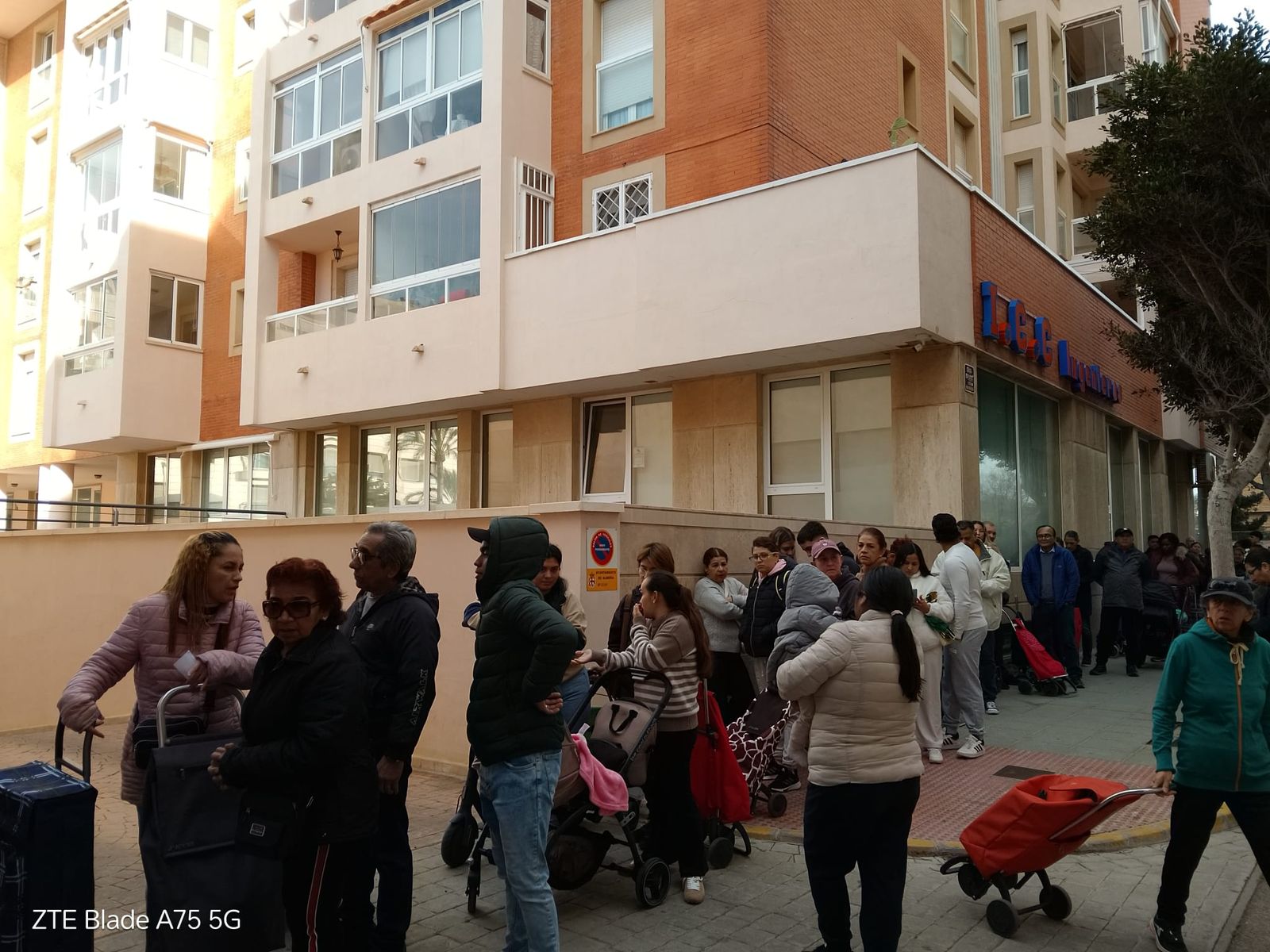 Esta asociación de colombianos de Almería celebra 20 años con 200 cestas de la compra a quienes más lo necesitan