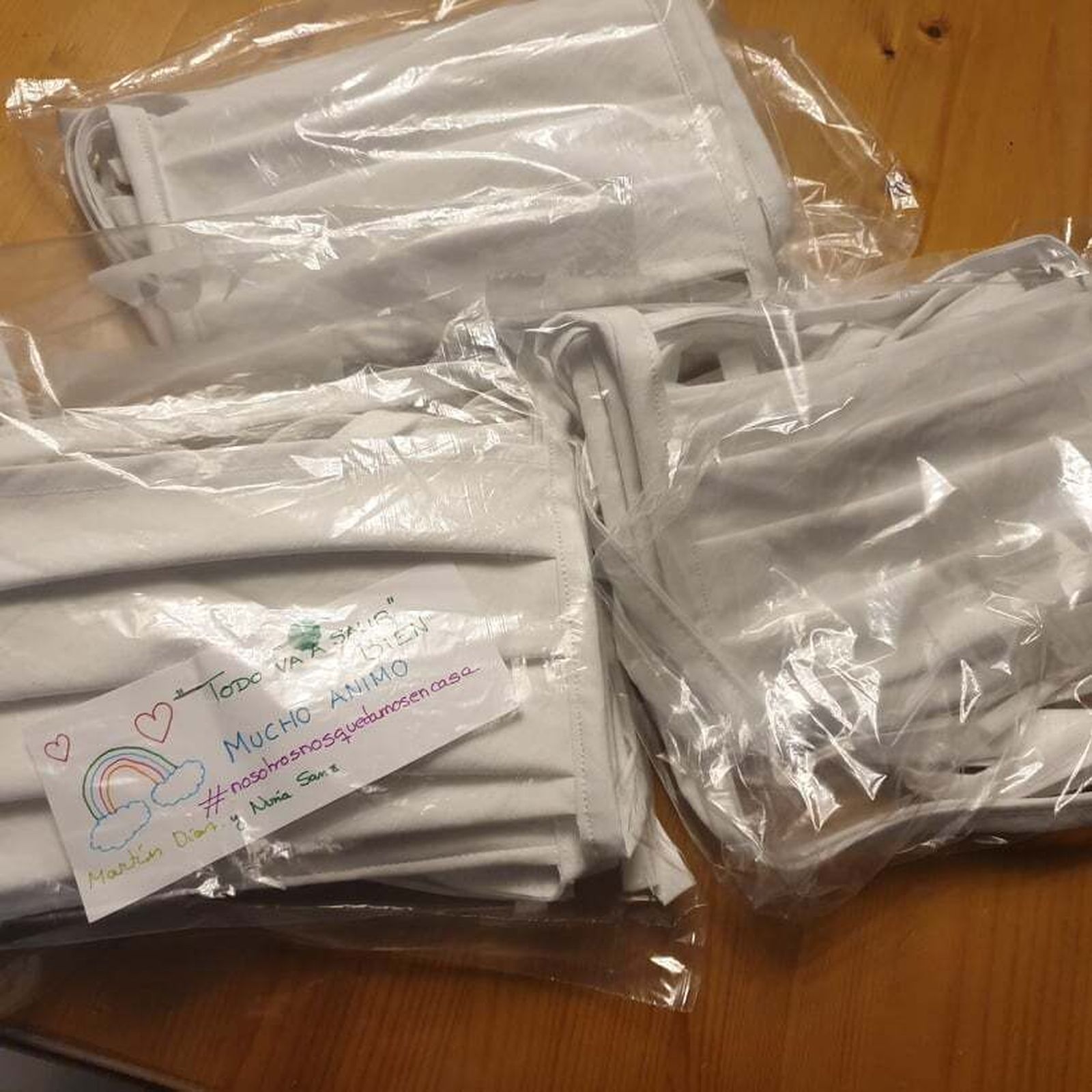 Mascarillas artesanas en Puerto Real para suplir la falta de material sanitario