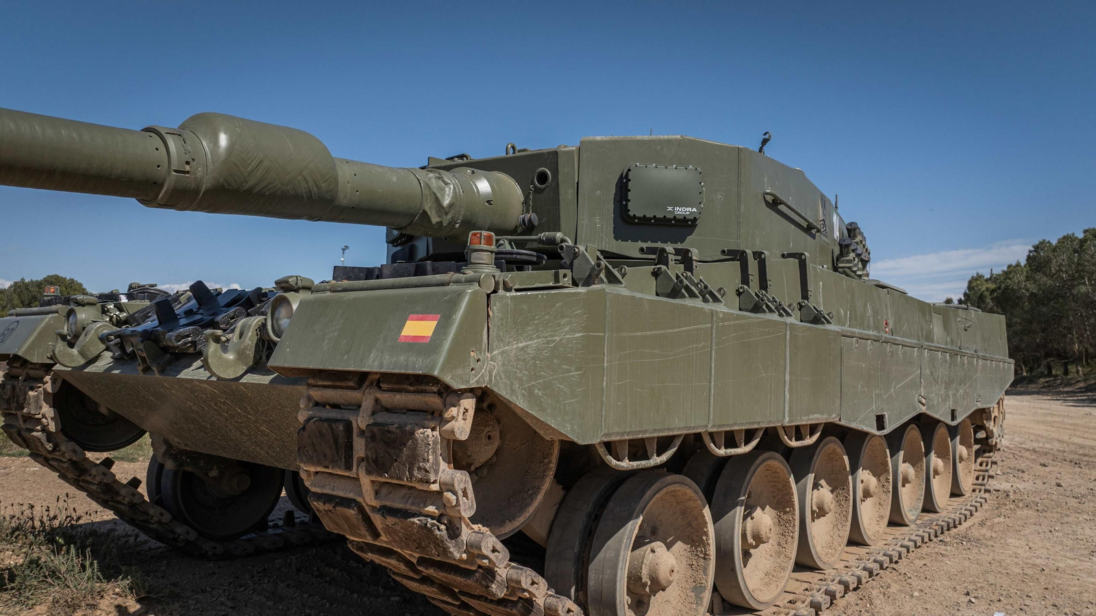 Un carro Leopard con el sistema de radar Nemus incorporado. Un carro Leopard con el sistema de radar Nemus incorporado.