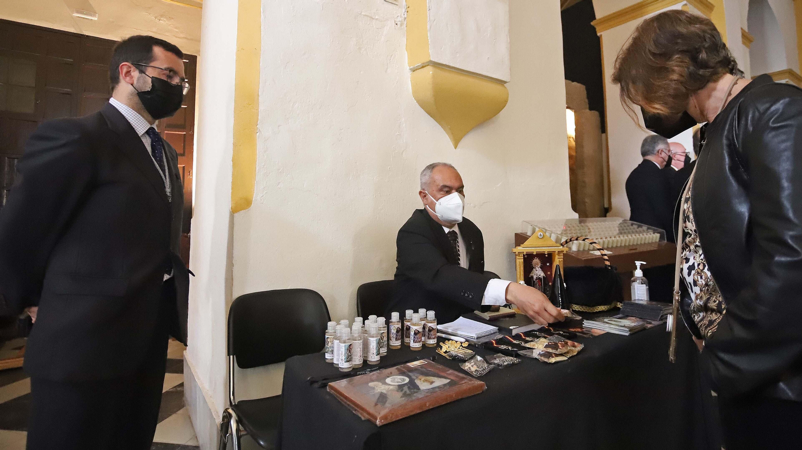 Fotos del Viernes Santo en Algeciras: Mortaja, Misericordia y Santo Entierro