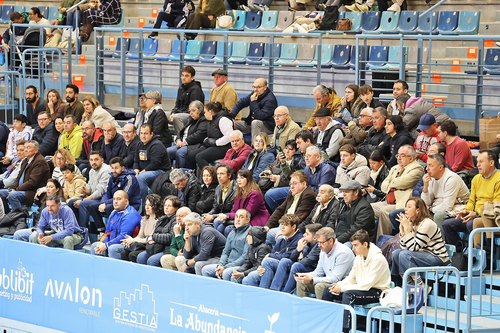 Imágenes del partido de baloncesto entre el Ciudad de Huelva y La Salud Archena