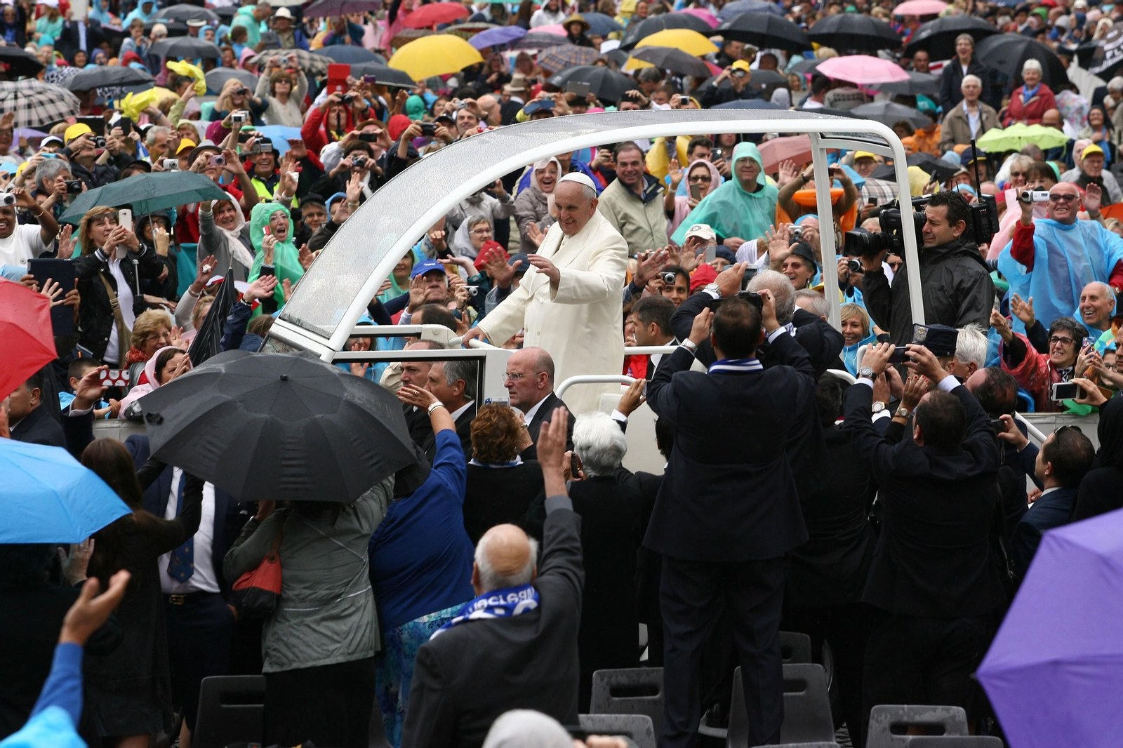 El día que el Papa Francisco recibió a una delegación del Recreativo de Huelva por su 125 aniversario