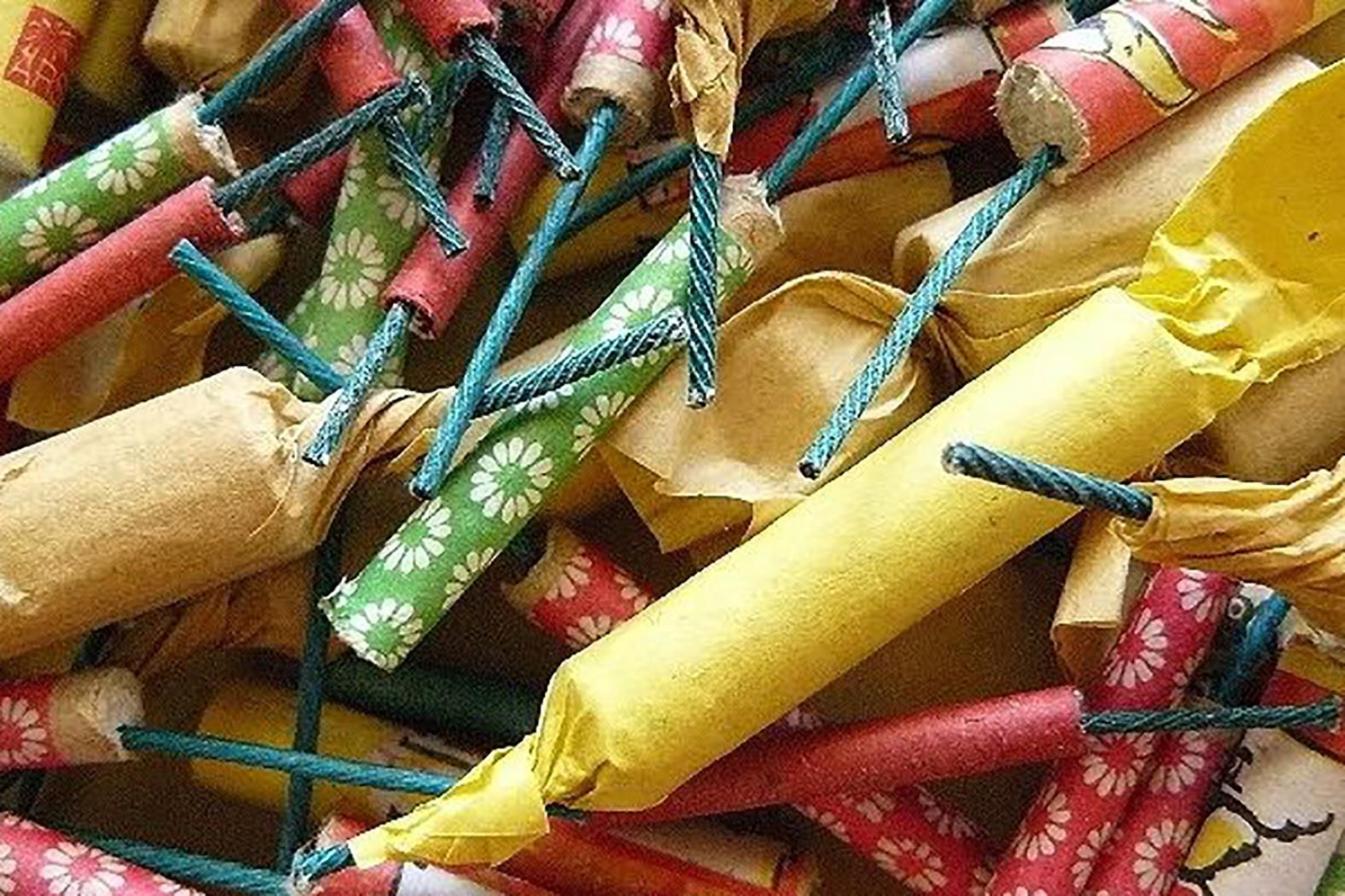 Material pirotécnico para Navidad. Material pirotécnico para Navidad.