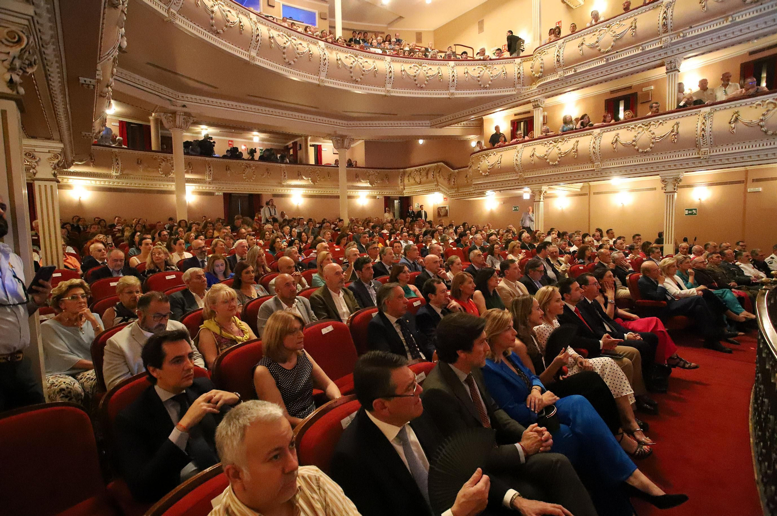 Imágenes de la toma de posesión de Pilar Miranda como alcaldesa de Huelva