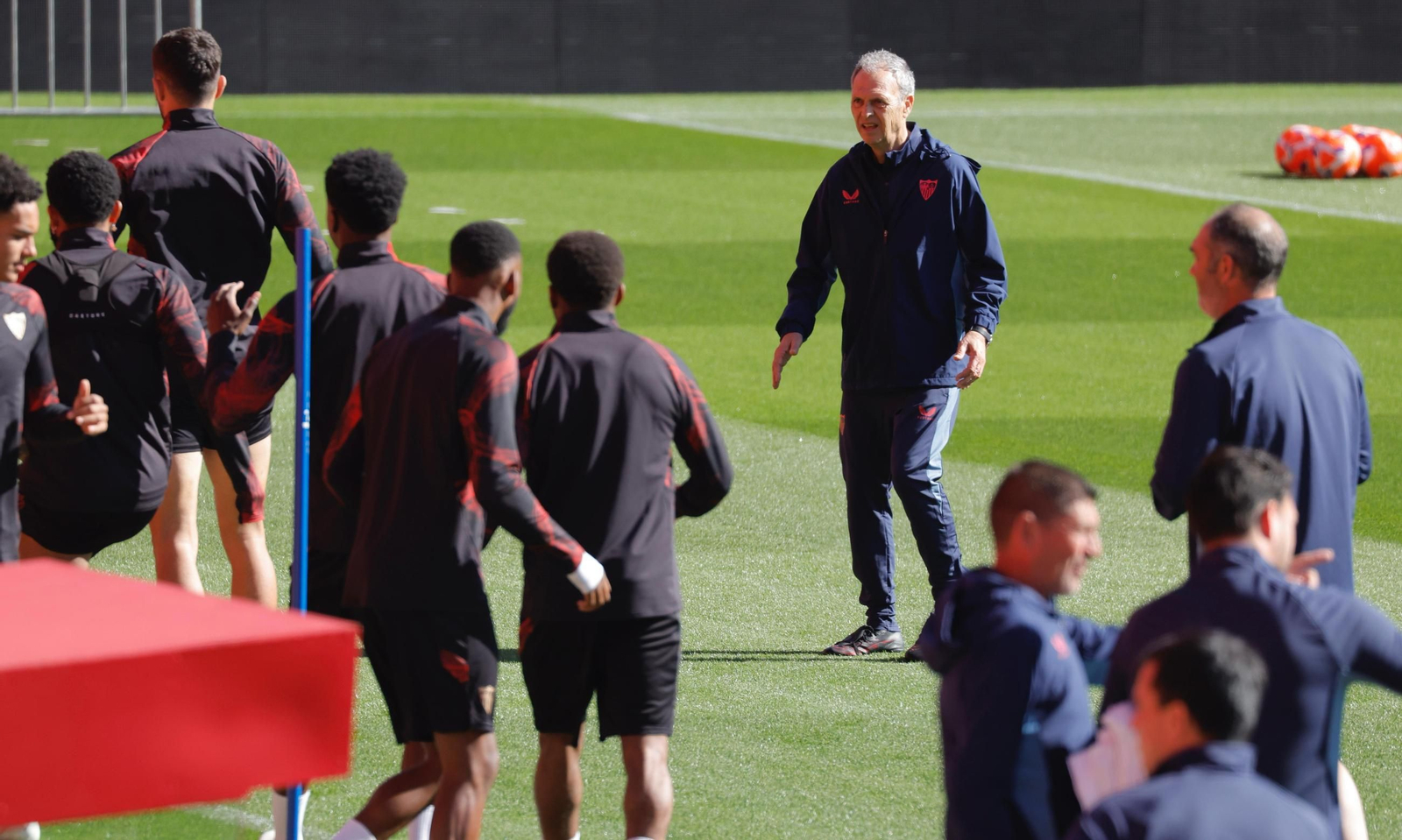 Las fotos de Caparrós en el entrenamiento en el Ramón Sánchez-Pizjuán