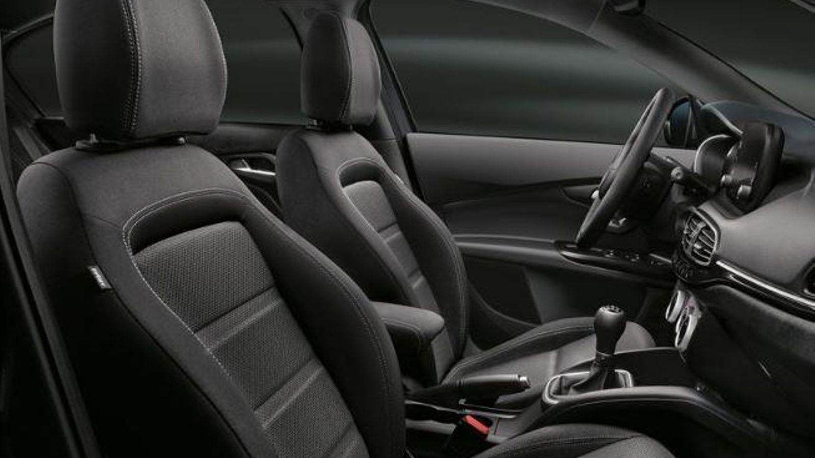 El negro es el color dominante en los Tipo City Sport, pues está presente en todos los guarnecidos o en la tapicería, además de en algunos elementos de la carrocería.