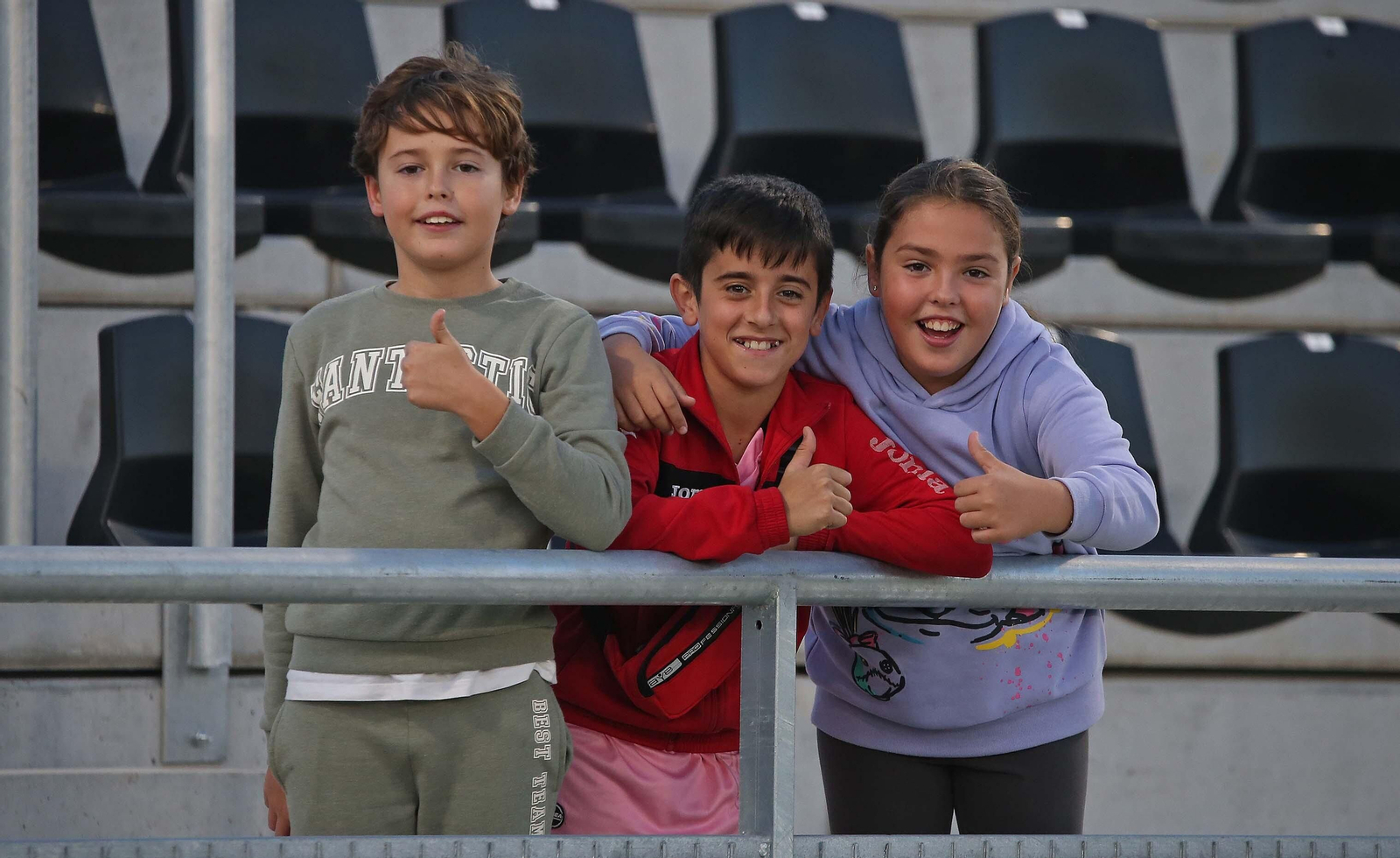 Búscate durante el Balona - Sevilla Atlético en el Ciudad de La Línea
