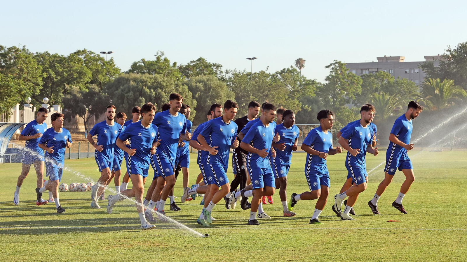 Las fotos del primer entrenamiento de la pretemporada 2025 del Xerez DFC