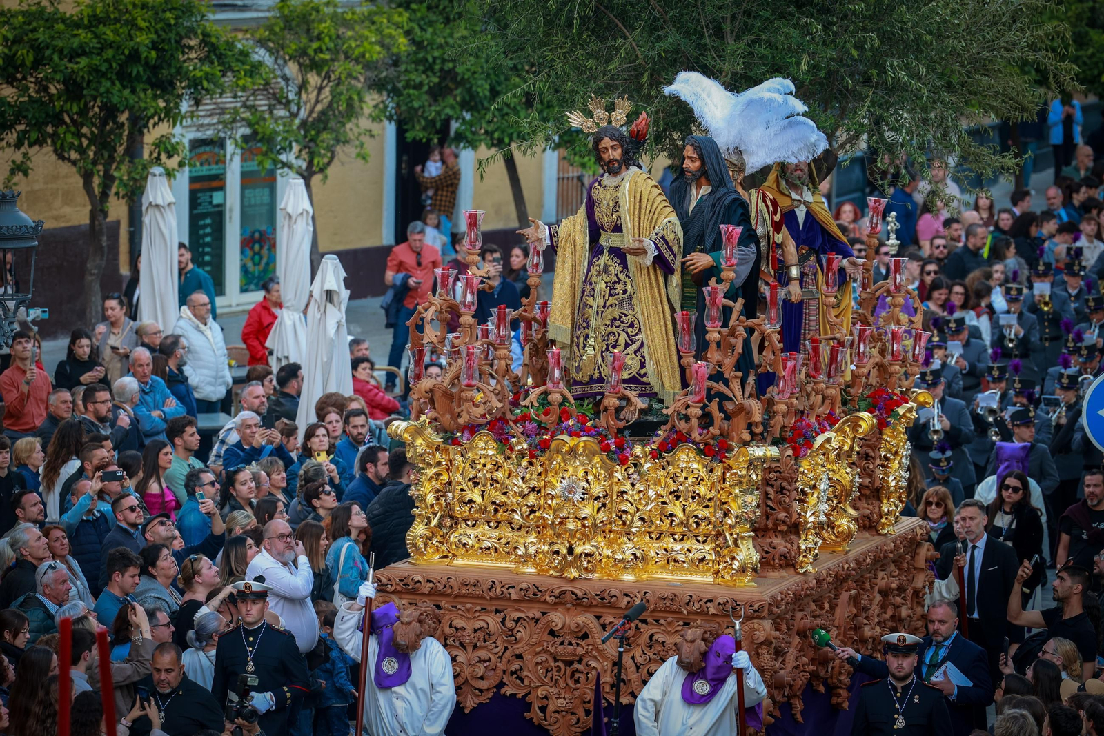 Imágenes de la salida del Prendimiento en la Semana Santa de Cádiz 2025