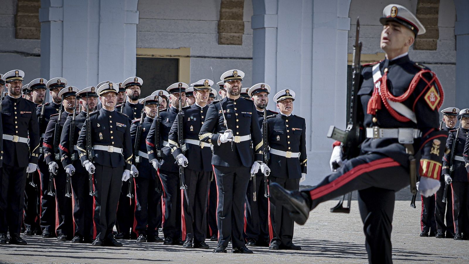 Las imágenes de la celebración del 489º Aniversario de la Infantería de Marina en Cádiz