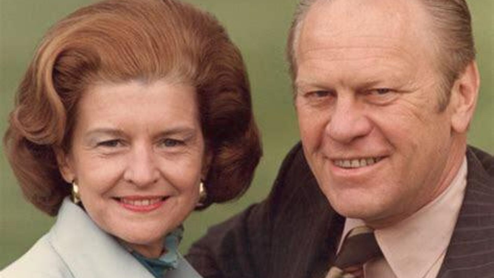 1913.- Gerald Ford, presidente estadounidense, con su mujer.