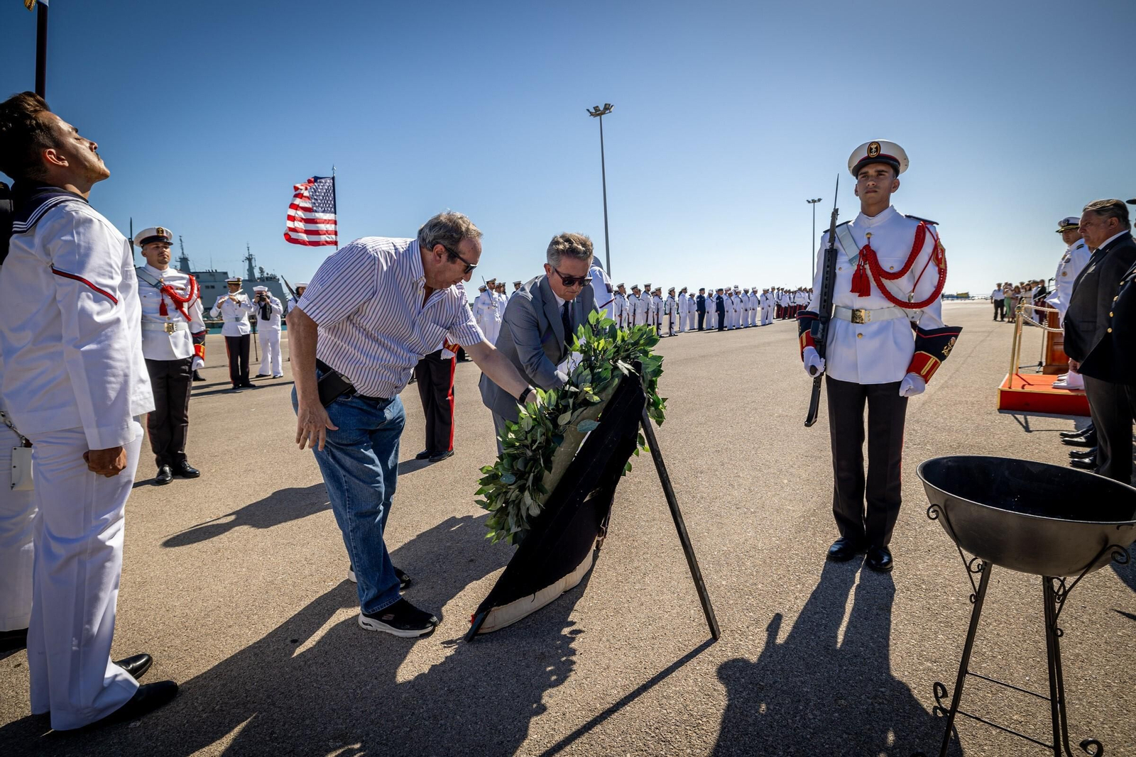 Imágenes: España y EEUU conmemoran 70 años de "guardias juntos" en la Base de Rota