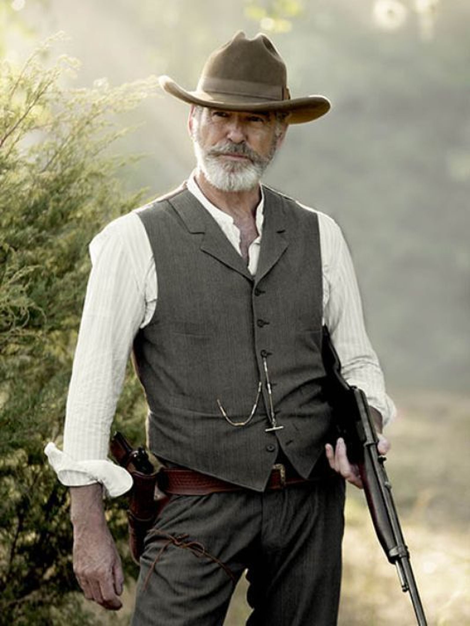 Brosnan como Eli McCullough.